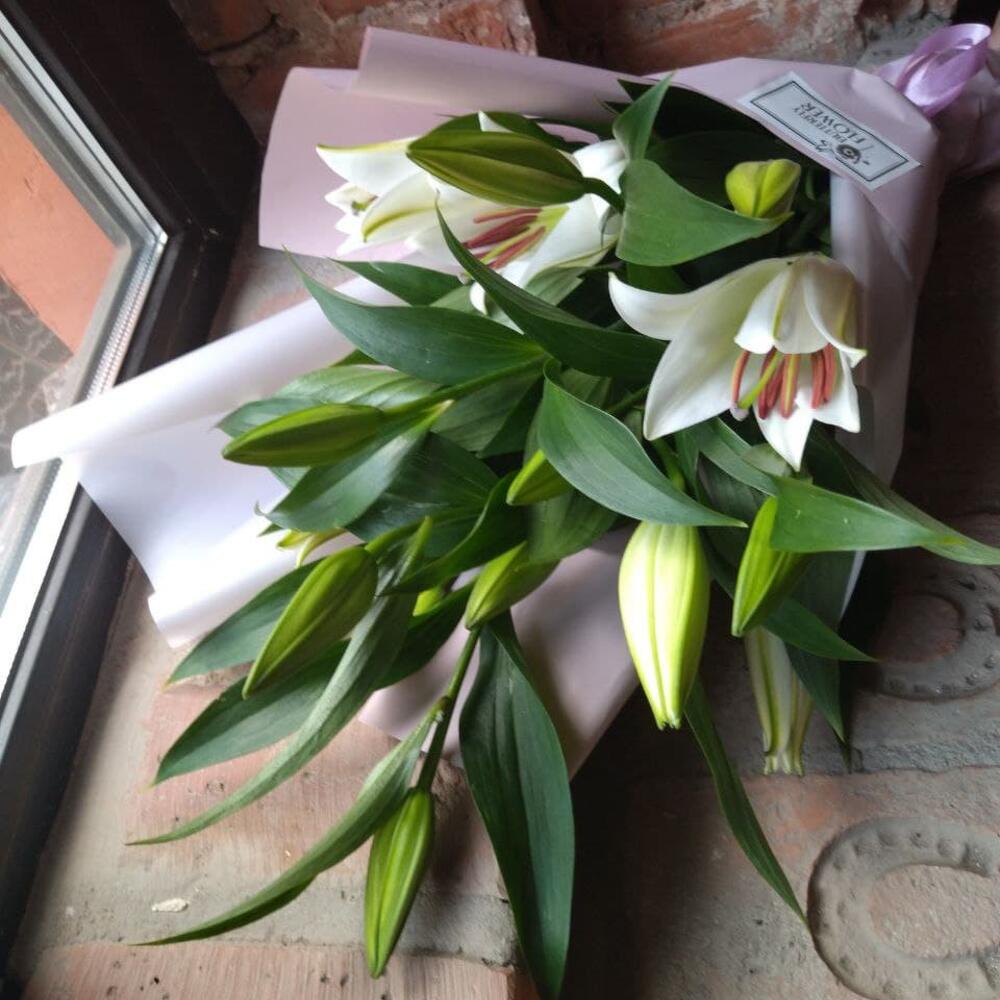 Букет из 3 лилий в стильной упаковке 