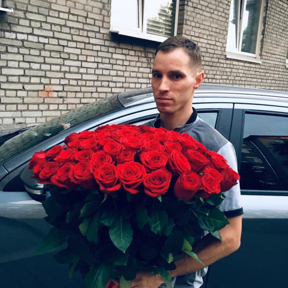 Розы 51 штука красные 70 см Розы 51 штука красные 70 см