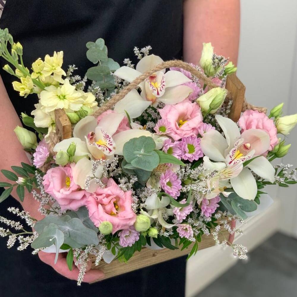 Ящичек с орхидеей и лизиантусом Ящичек с орхидеей и лизиантусом