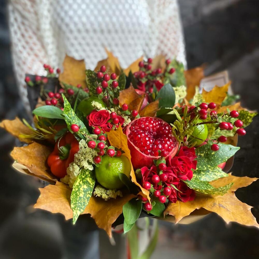 Съедобный овощной букет из граната Съедобный овощной букет из граната