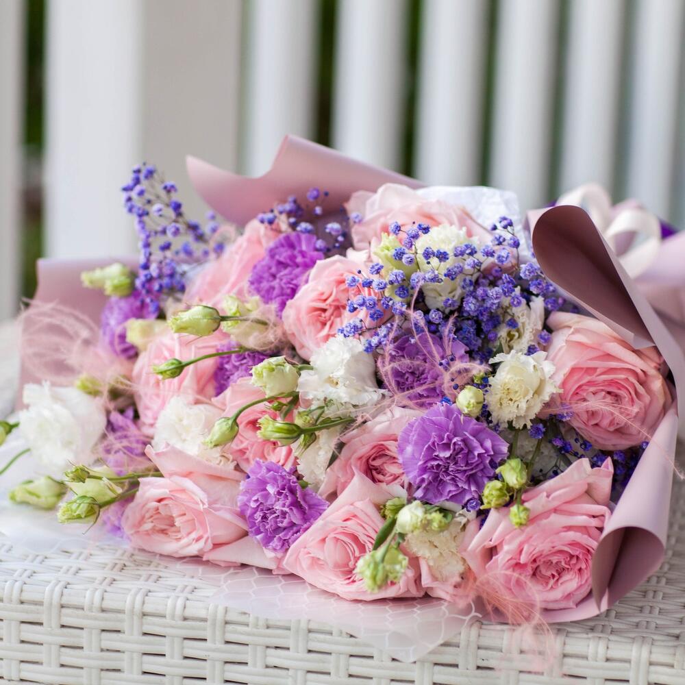 Пионовидные розы и эустома Пионовидные розы и эустома