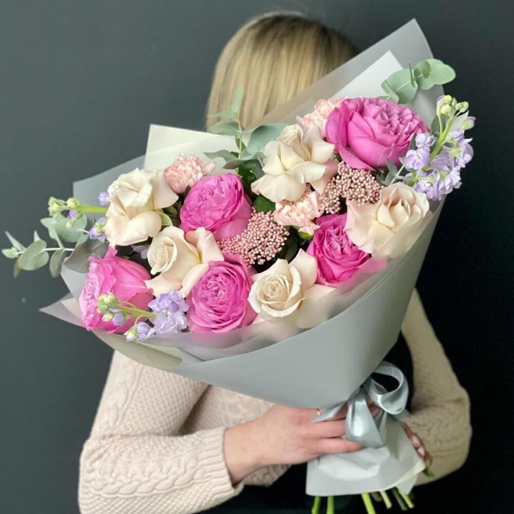 Пионовидные розы в букете Пионовидные розы в букете