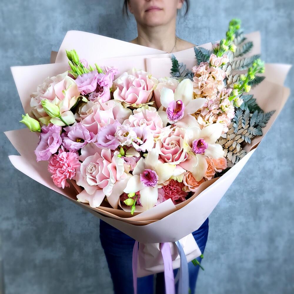 Экзотический шик Букет из французких роз с орхидеями Экзотический шик Букет из французких роз с орхидеями