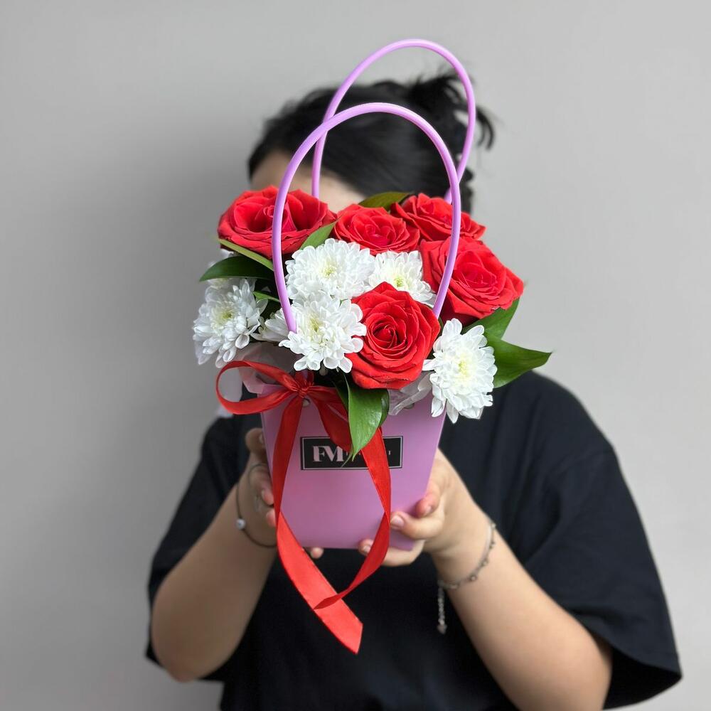 Коробочка хризантем и роз